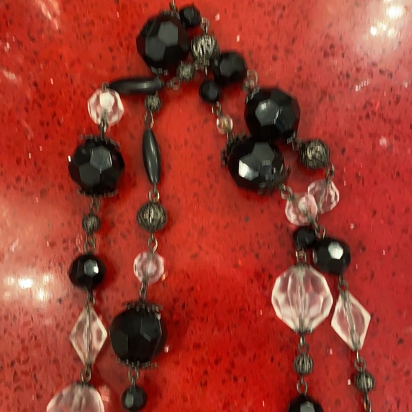 Black and clear white necklace - Picture 3 of 3